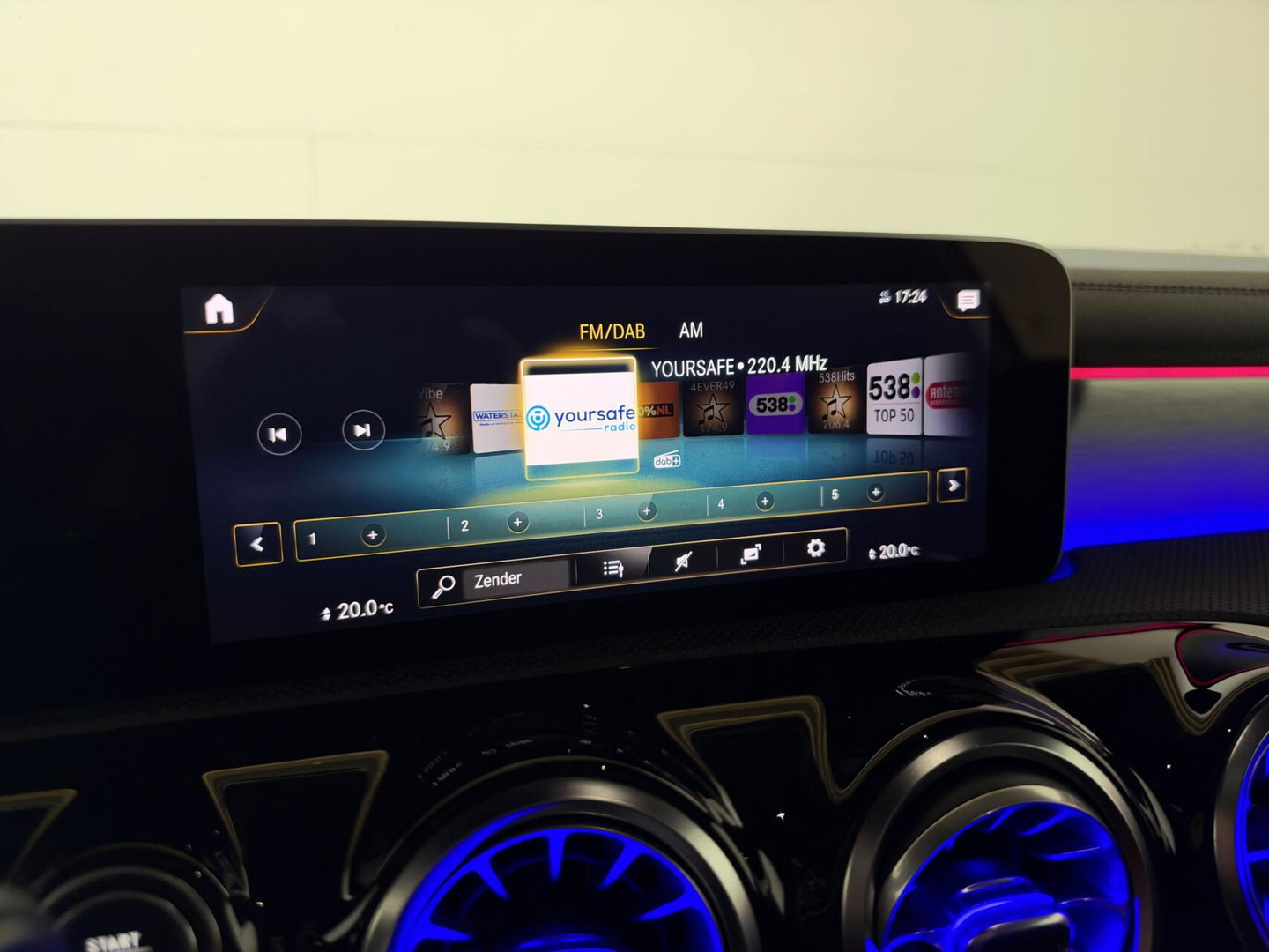 Mercedes-Benz A-Klasse 200 AMG Pano Sfeer Memory Leer Camera