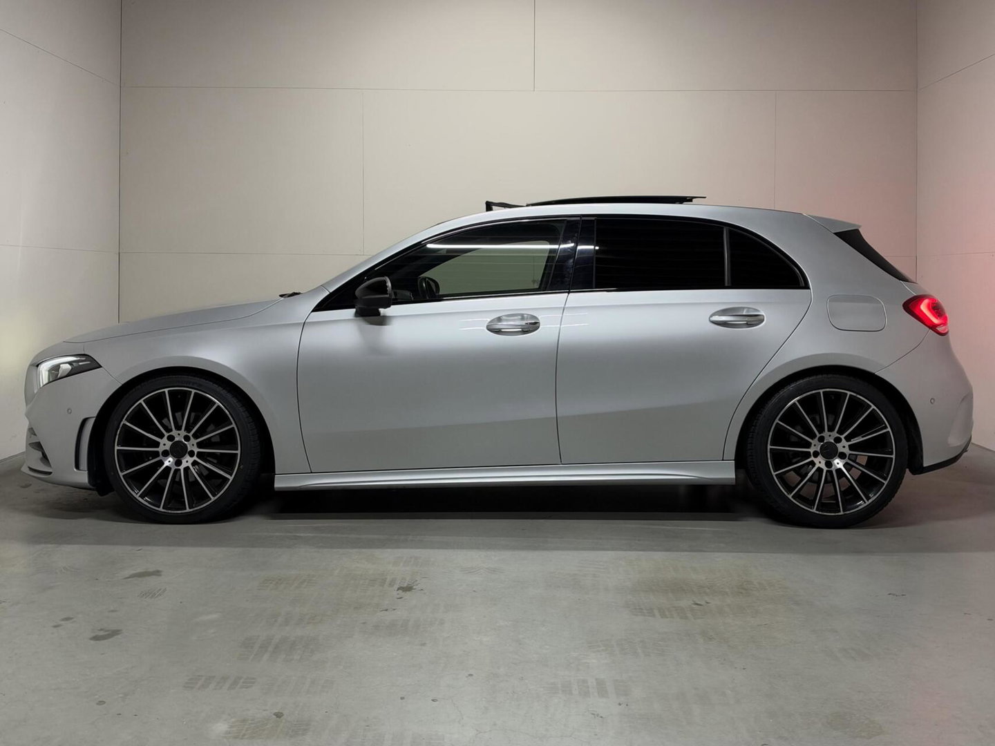 Mercedes-Benz A-Klasse 200 AMG Pano Sfeer Memory Leer Camera
