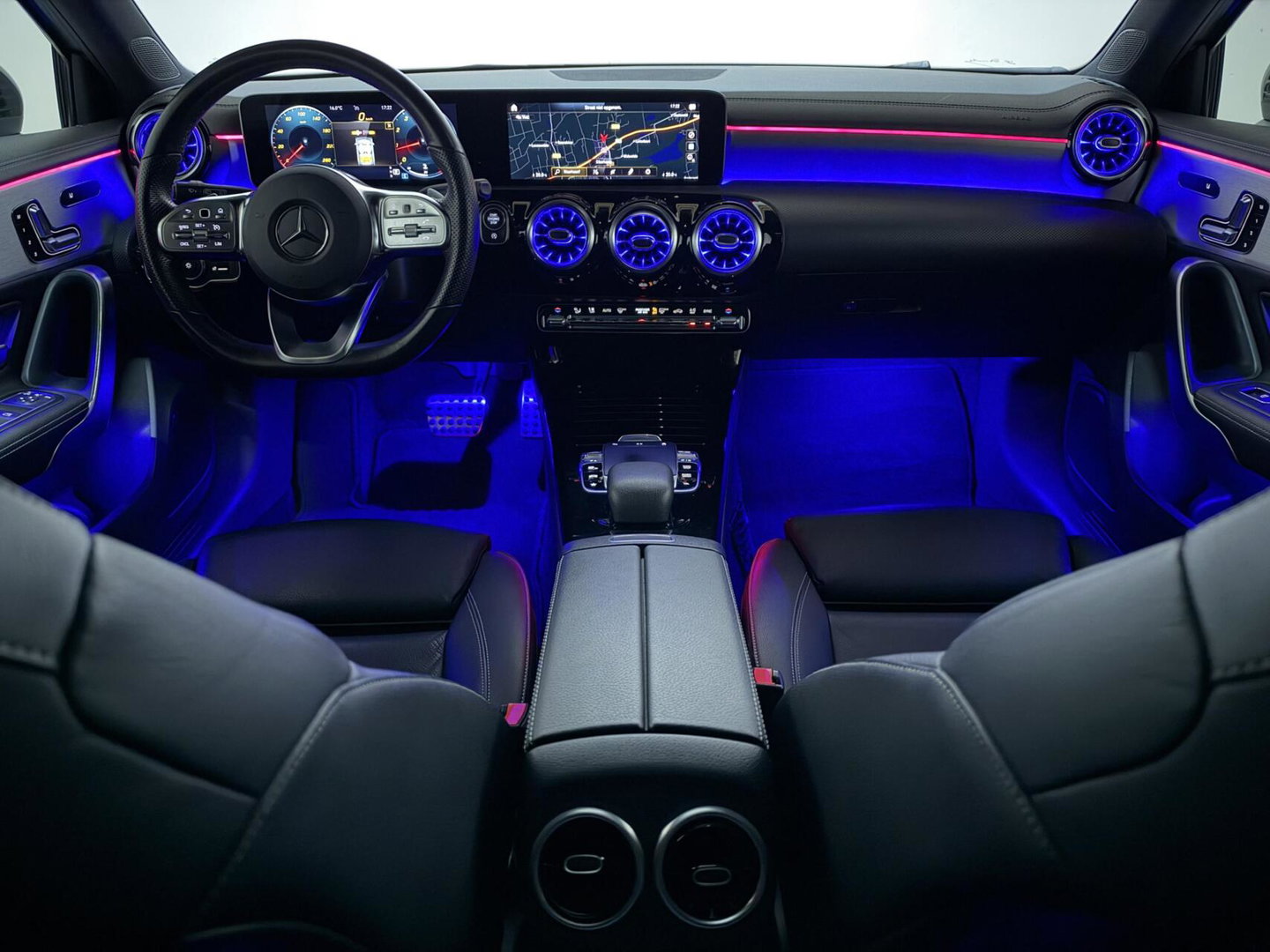 Mercedes-Benz A-Klasse 200 AMG Pano Sfeer Memory Leer Camera
