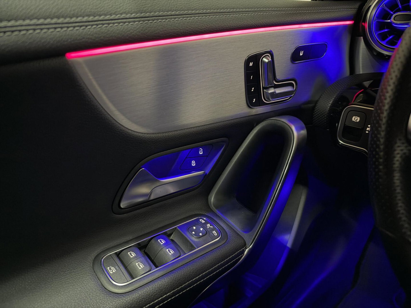 Mercedes-Benz A-Klasse 200 AMG Pano Sfeer Memory Leer Camera