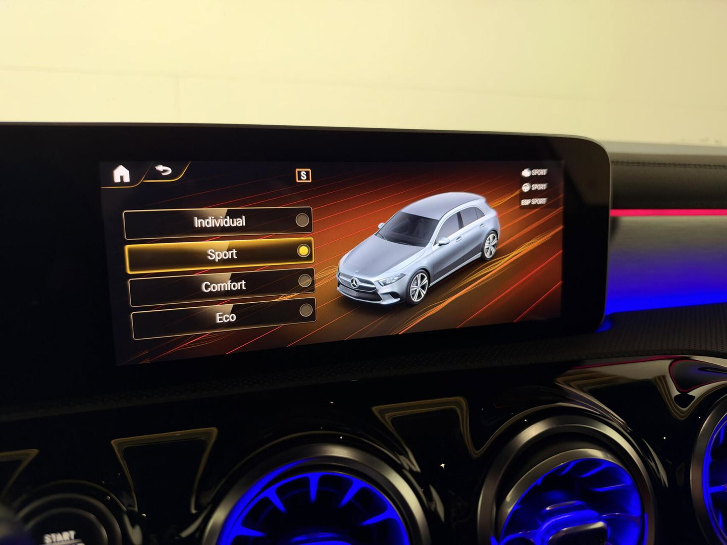 Mercedes-Benz A-Klasse 200 AMG Pano Sfeer Memory Leer Camera