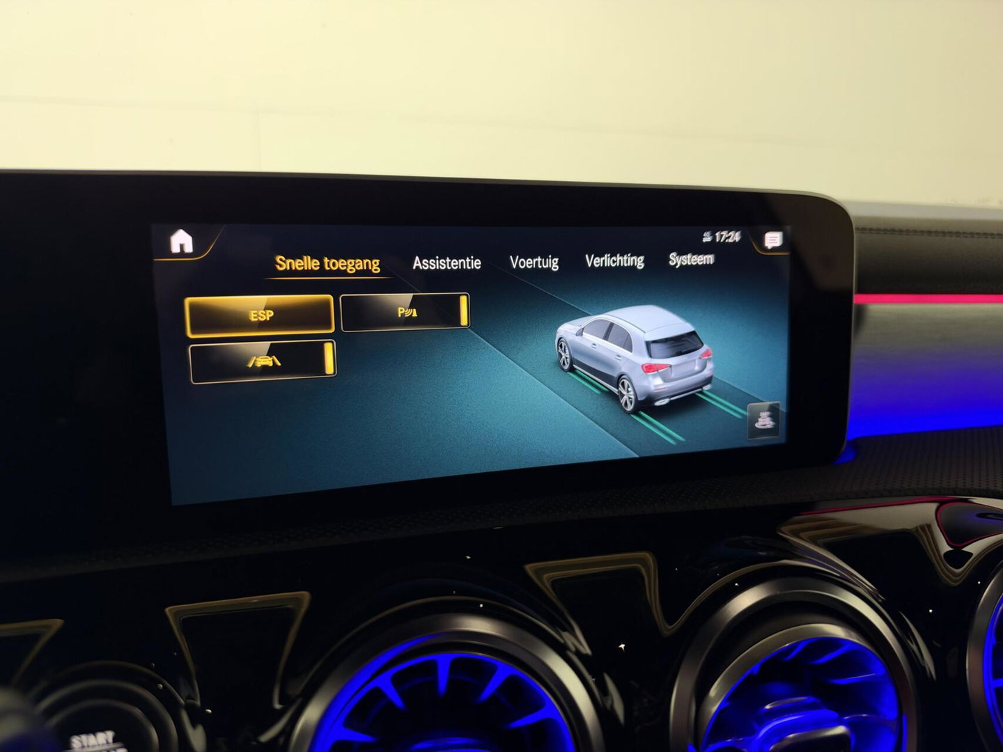 Mercedes-Benz A-Klasse 200 AMG Pano Sfeer Memory Leer Camera