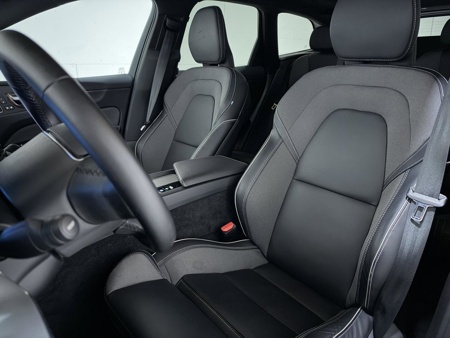 Volvo XC60 2.0 T6 Plug-in hybrid AWD Ultimate Black Edition