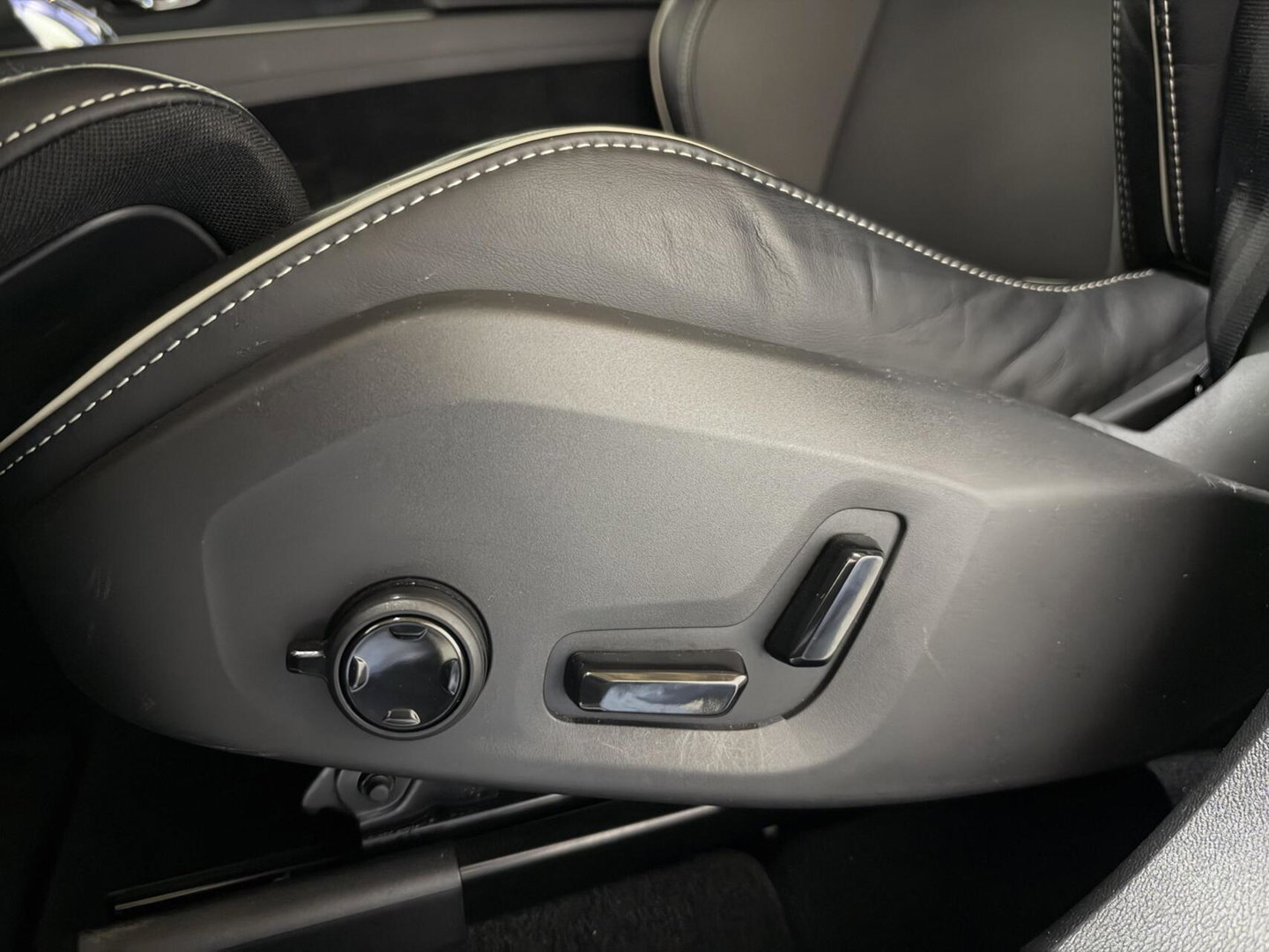 Volvo XC60 2.0 T6 Plug-in hybrid AWD Ultimate Black Edition