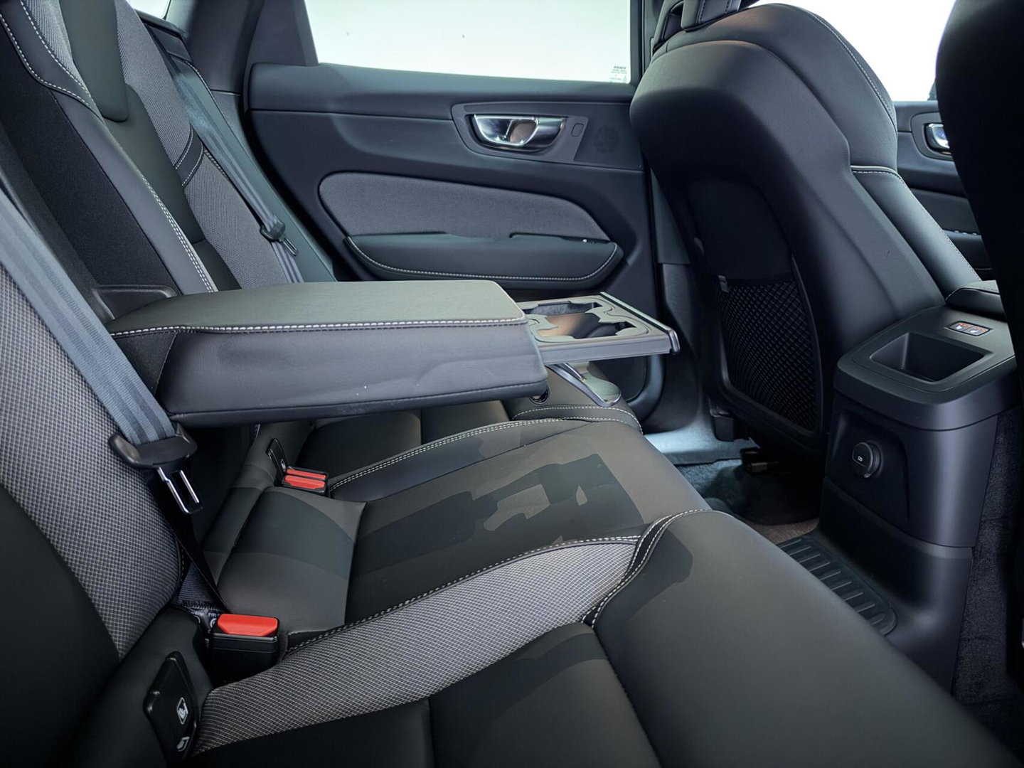Volvo XC60 2.0 T6 Plug-in hybrid AWD Ultimate Black Edition