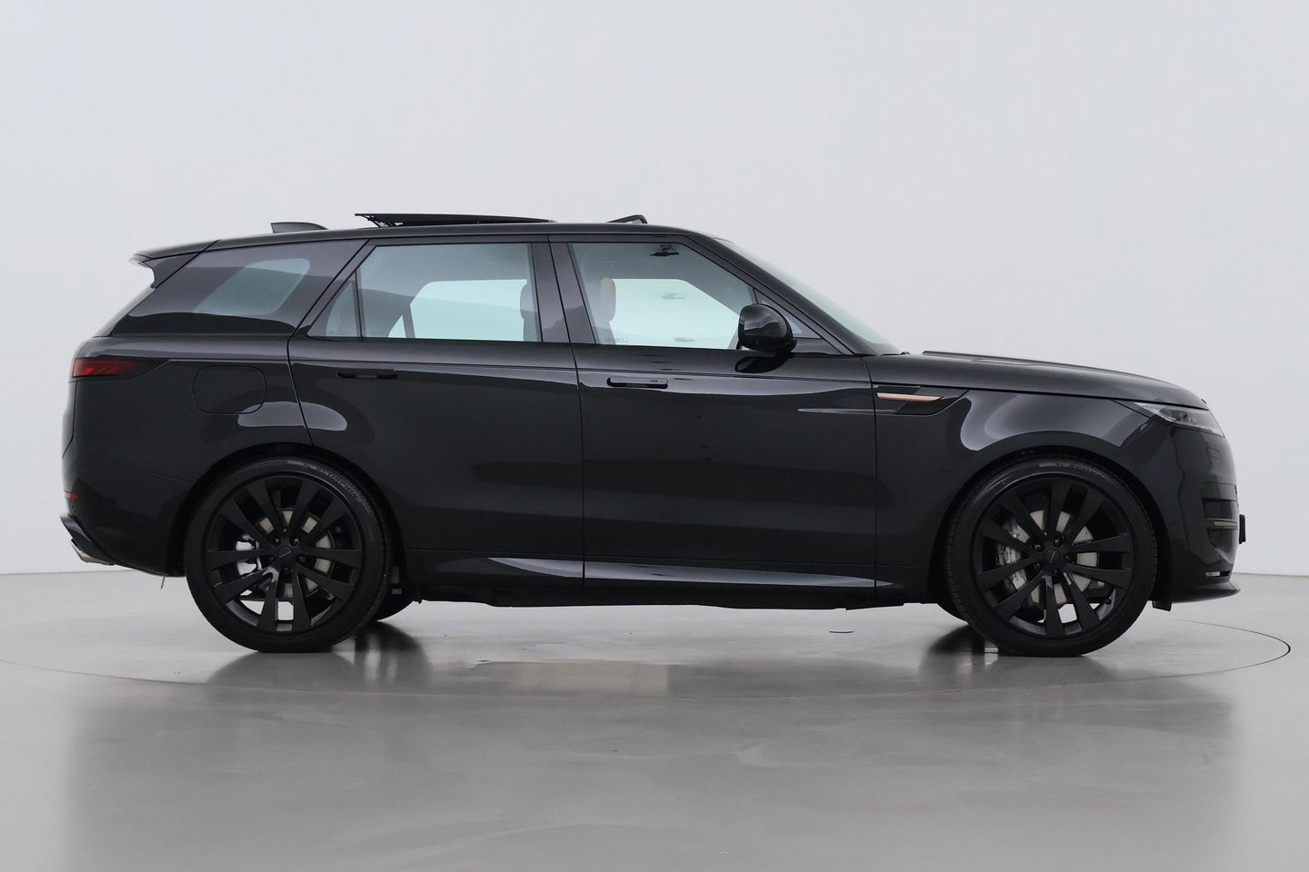 Land Rover Range Rover Sport P460e SE | 23 Inch | ClearSight | Meridian 3D Surround | Panoramadak | Stoelventilatie | Head-Up