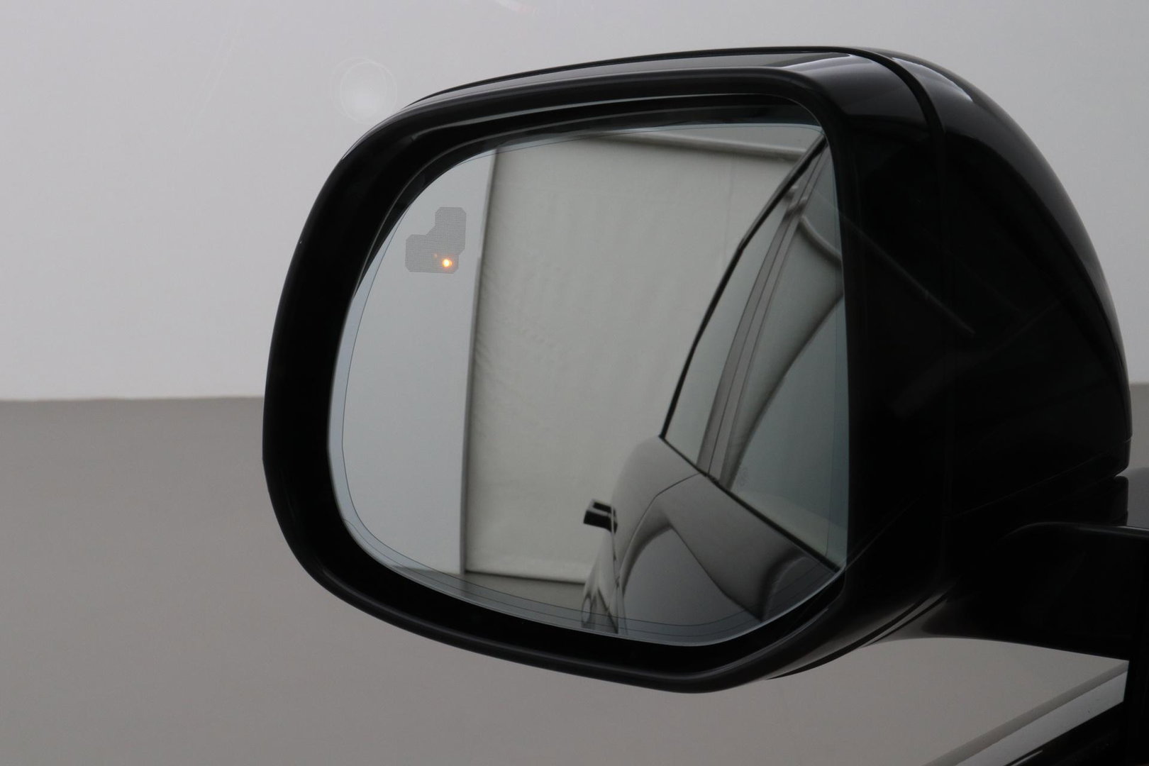 Land Rover Range Rover Sport P460e SE | 23 Inch | ClearSight | Meridian 3D Surround | Panoramadak | Stoelventilatie | Head-Up