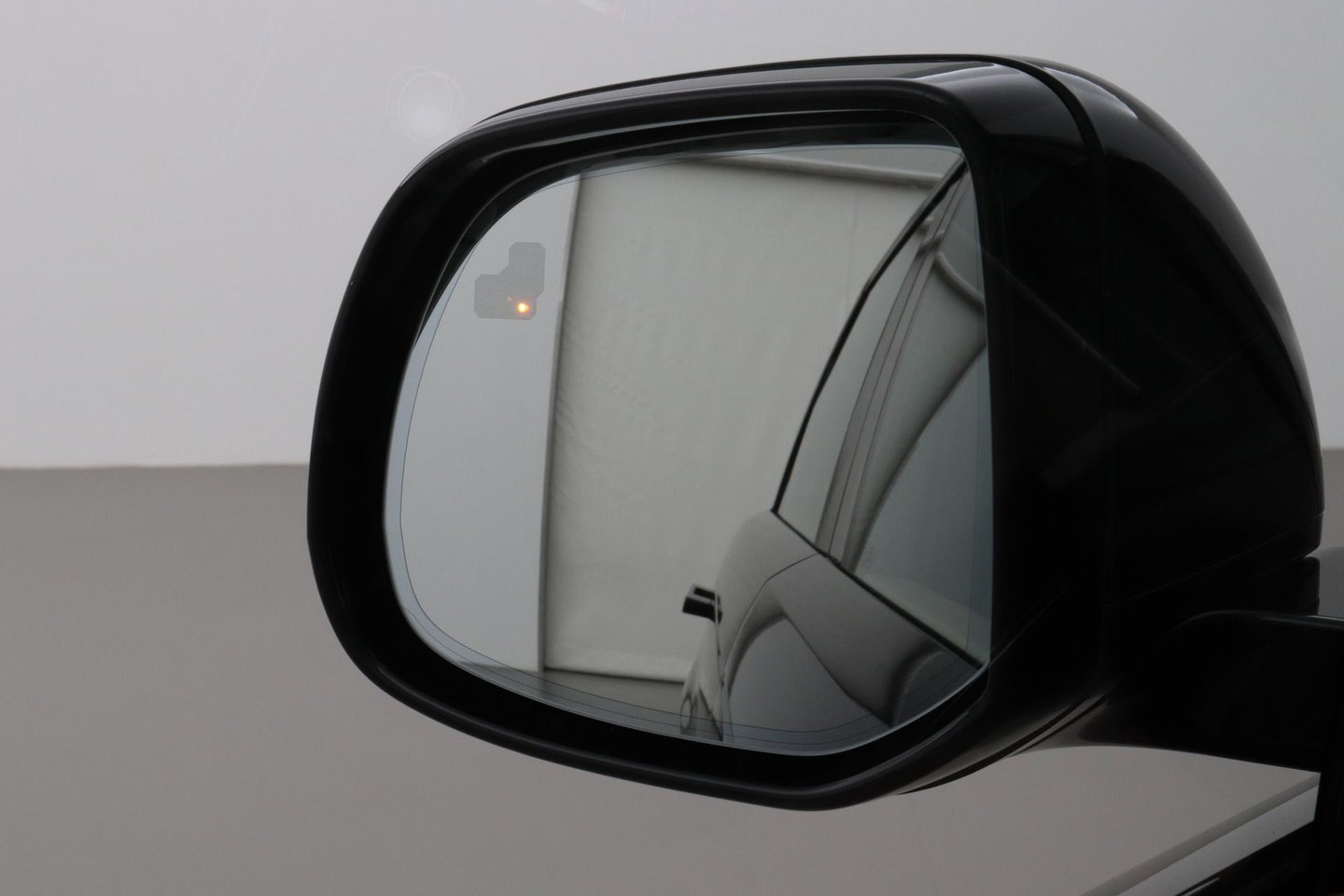 Land Rover Range Rover Sport P460e SE | 23 Inch | ClearSight | Meridian 3D Surround | Panoramadak | Stoelventilatie | Head-Up