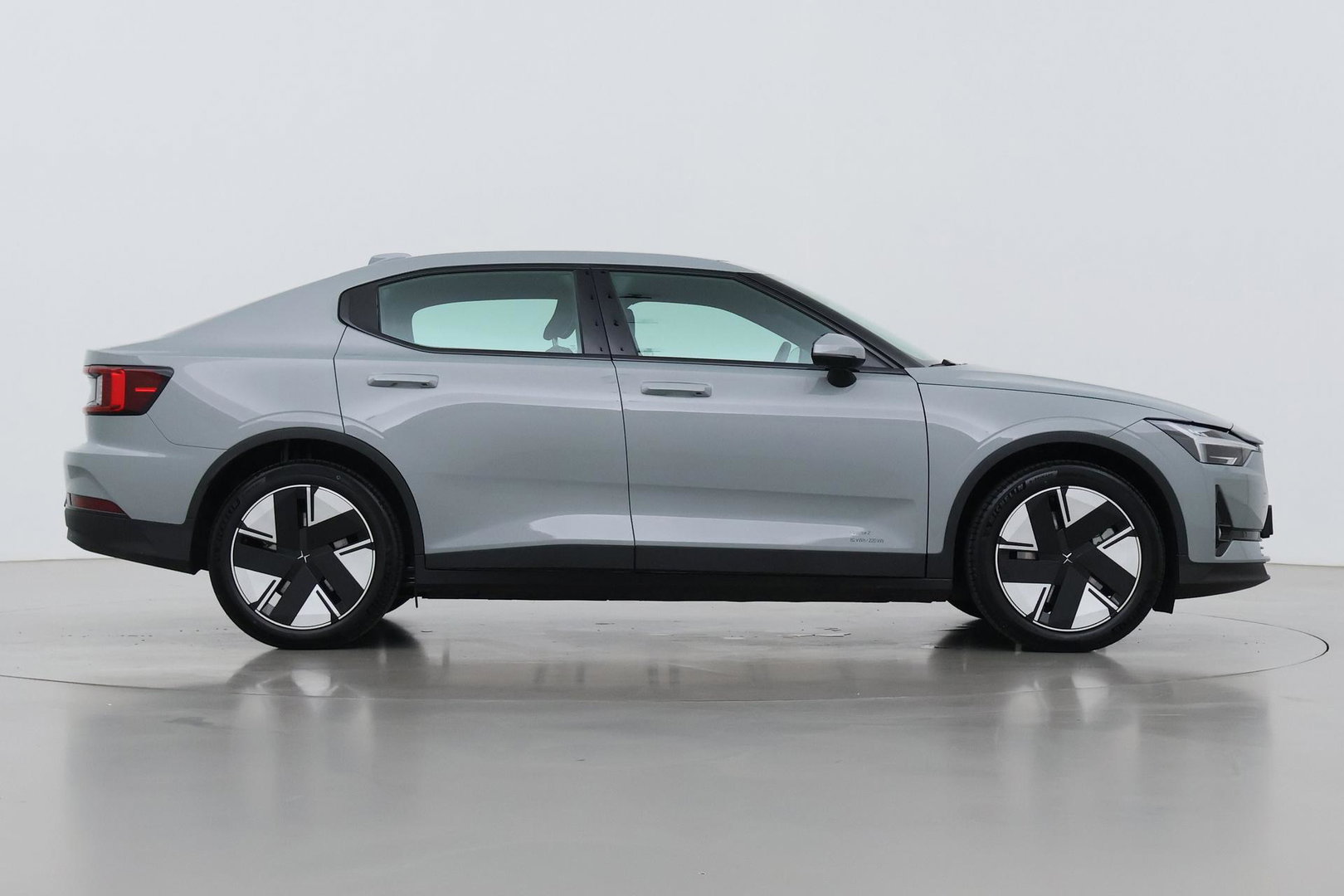 Polestar 2 Long Range Single Motor Plus | 82 kWh | Harman/Kardon | Panoramadak | ACC | Camera | Keyless | Stoelverwarming | 19 Inch