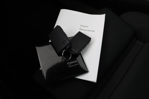 Polestar 2 Long Range Single Motor Plus | 82 kWh | Harman/Kardon | Panoramadak | ACC | Camera | Keyless | Stoelverwarming | 19 Inch