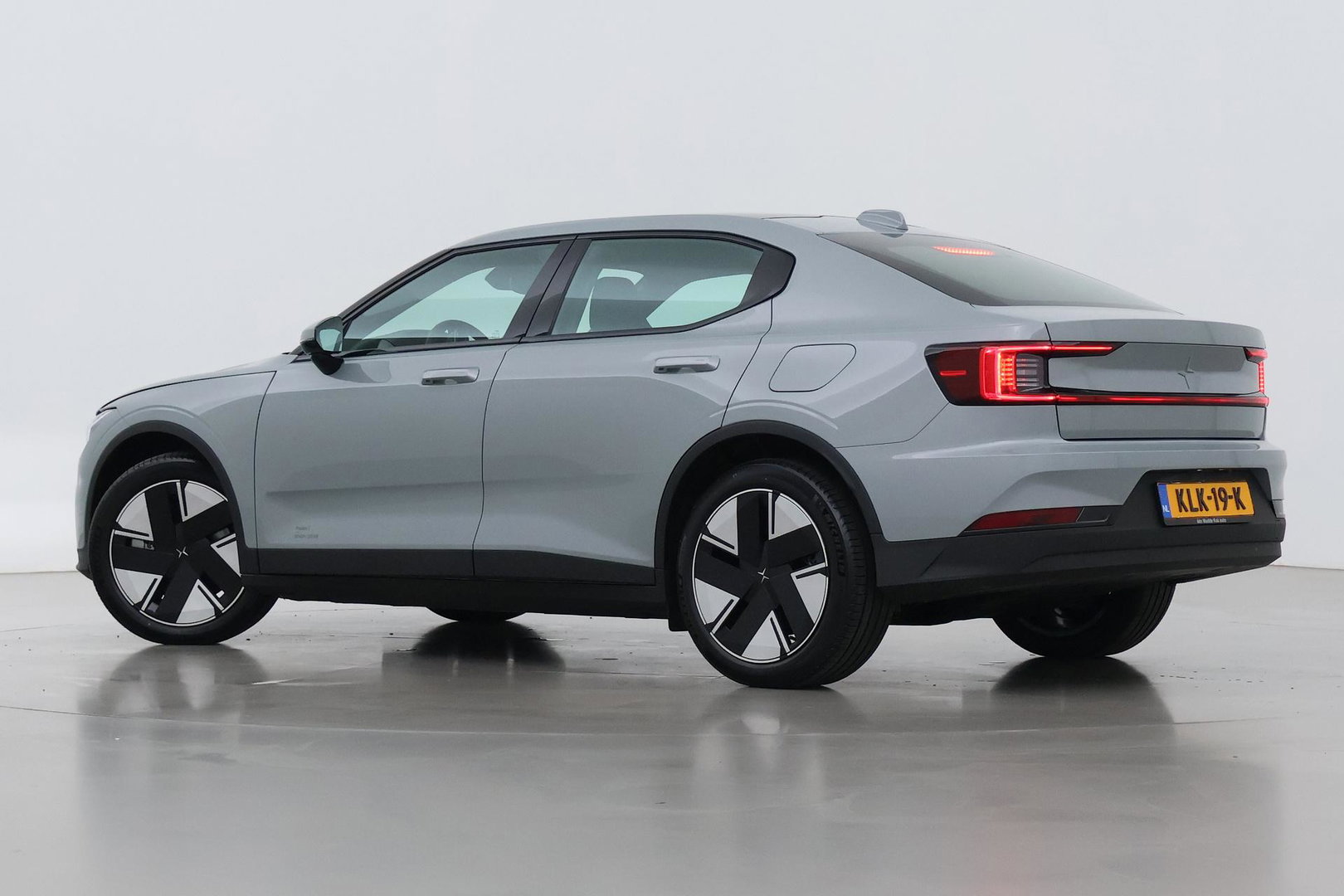 Polestar 2 Long Range Single Motor Plus | 82 kWh | Harman/Kardon | Panoramadak | ACC | Camera | Keyless | Stoelverwarming | 19 Inch