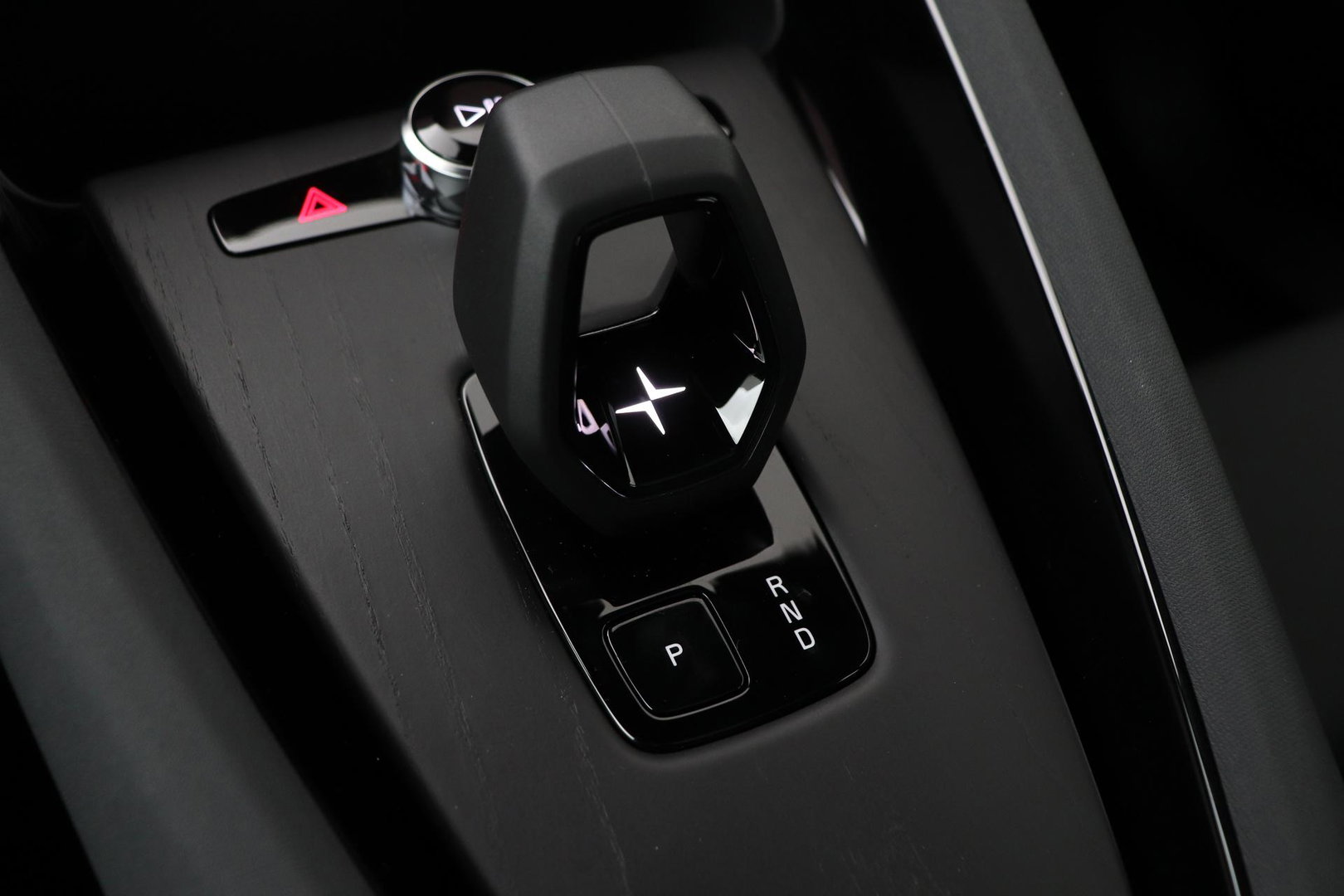 Polestar 2 Long Range Single Motor Plus | 82 kWh | Harman/Kardon | Panoramadak | ACC | Camera | Keyless | Stoelverwarming | 19 Inch