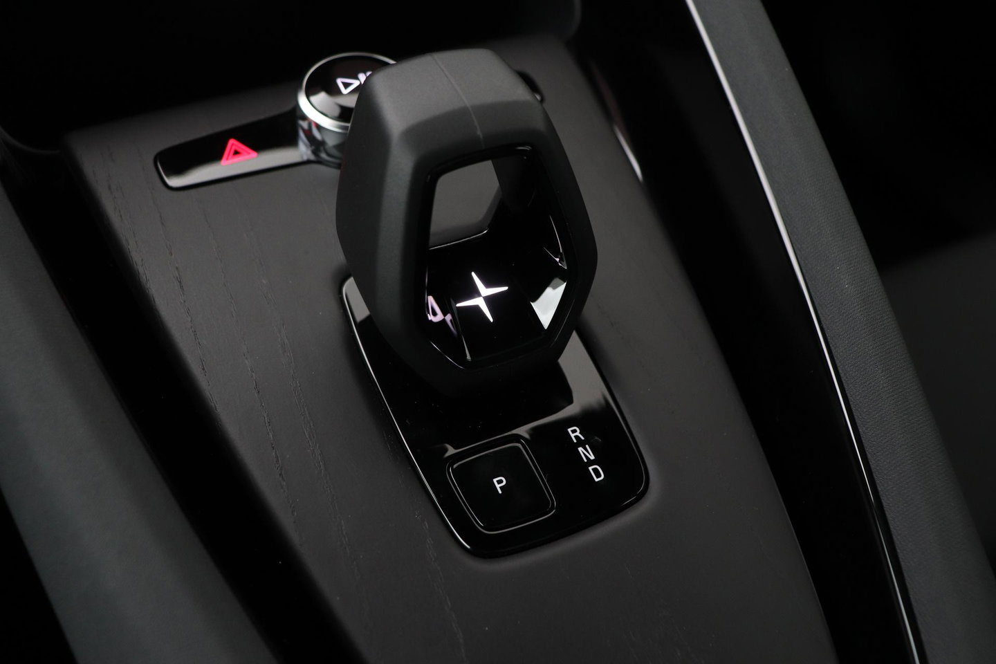 Polestar 2 Long Range Single Motor Plus | 82 kWh | Harman/Kardon | Panoramadak | ACC | Camera | Keyless | Stoelverwarming | 19 Inch