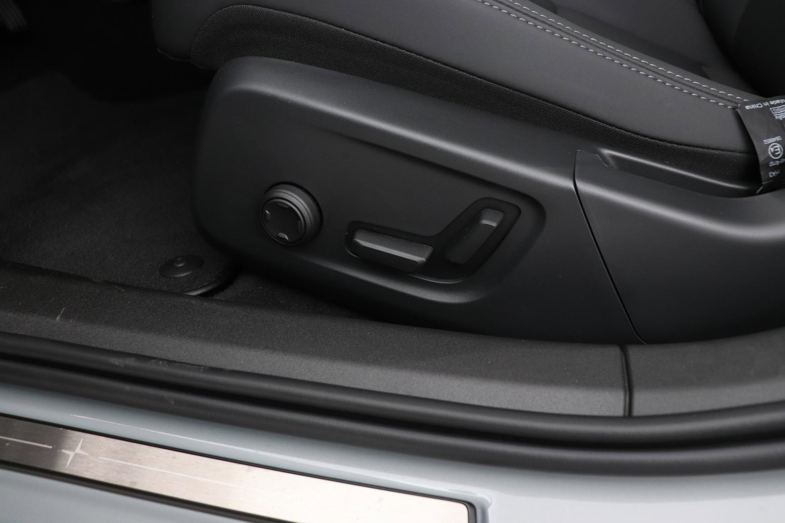 Polestar 2 Long Range Single Motor Plus | 82 kWh | Harman/Kardon | Panoramadak | ACC | Camera | Keyless | Stoelverwarming | 19 Inch