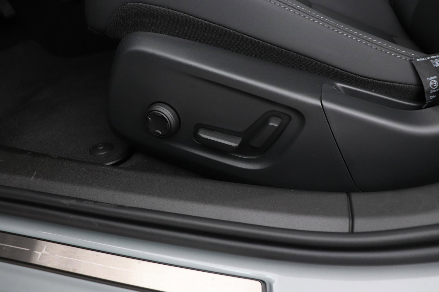 Polestar 2 Long Range Single Motor Plus | 82 kWh | Harman/Kardon | Panoramadak | ACC | Camera | Keyless | Stoelverwarming | 19 Inch