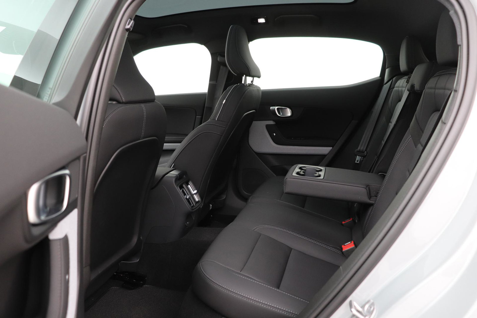 Polestar 2 Long Range Single Motor Plus | 82 kWh | Harman/Kardon | Panoramadak | ACC | Camera | Keyless | Stoelverwarming | 19 Inch