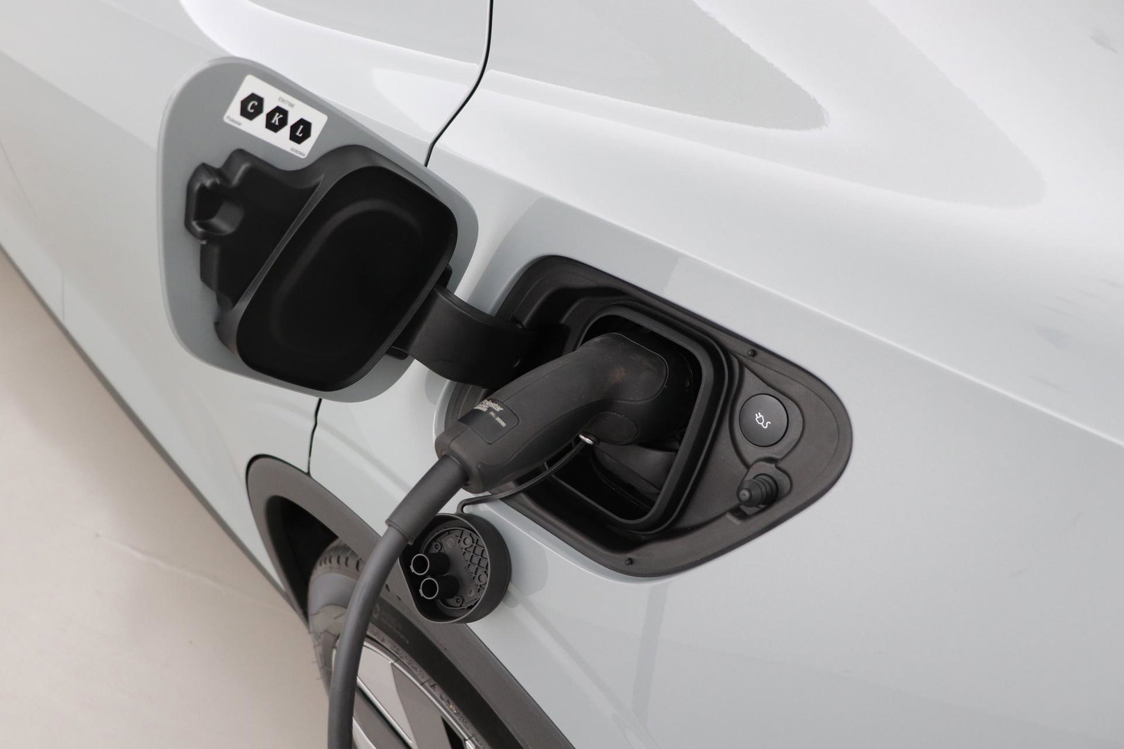 Polestar 2 Long Range Single Motor Plus | 82 kWh | Harman/Kardon | Panoramadak | ACC | Camera | Keyless | Stoelverwarming | 19 Inch