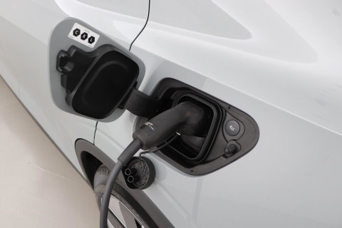 Polestar 2 Long Range Single Motor Plus | 82 kWh | Harman/Kardon | Panoramadak | ACC | Camera | Keyless | Stoelverwarming | 19 Inch