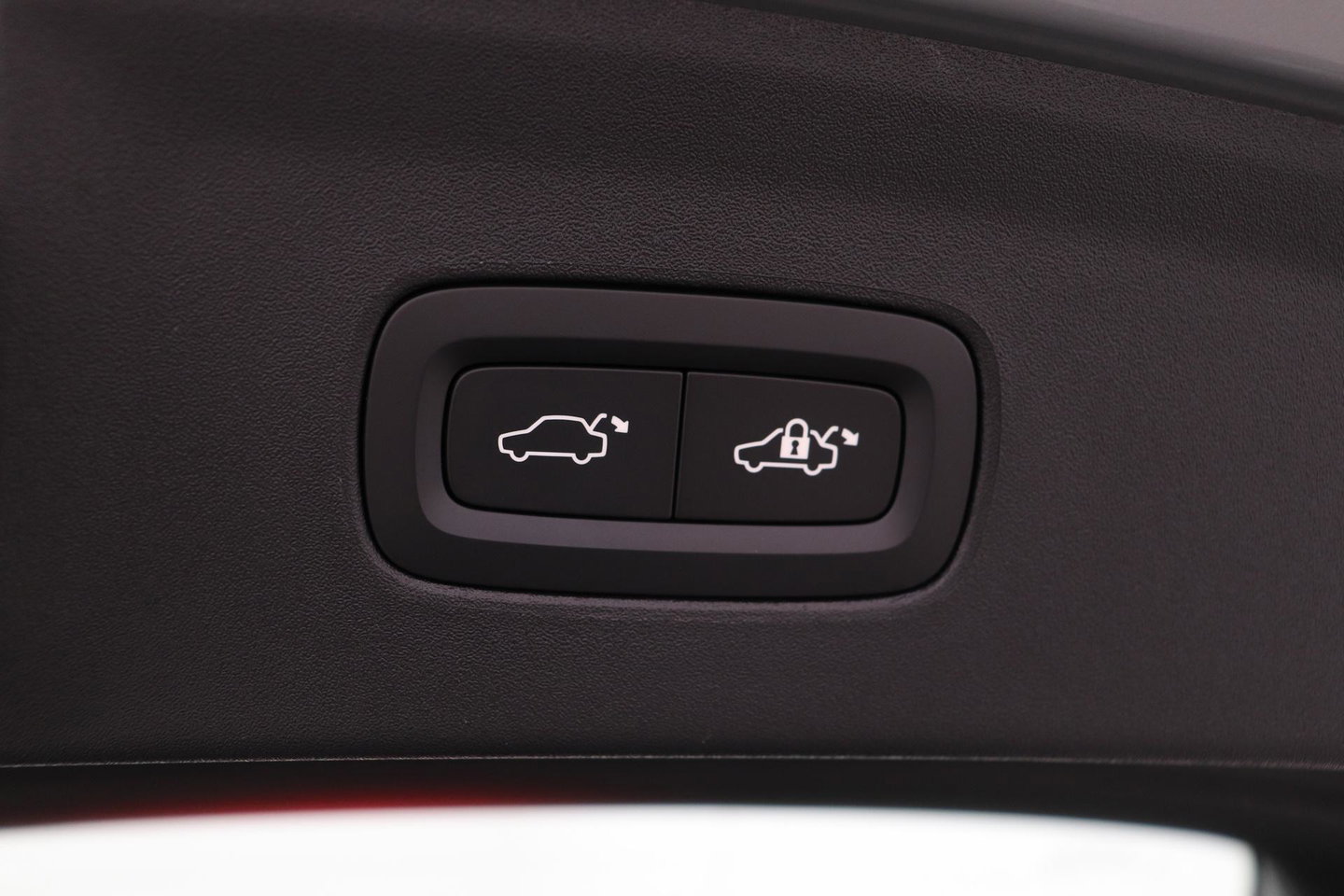 Polestar 2 Long Range Single Motor Plus | 82 kWh | Harman/Kardon | Panoramadak | ACC | Camera | Keyless | Stoelverwarming | 19 Inch