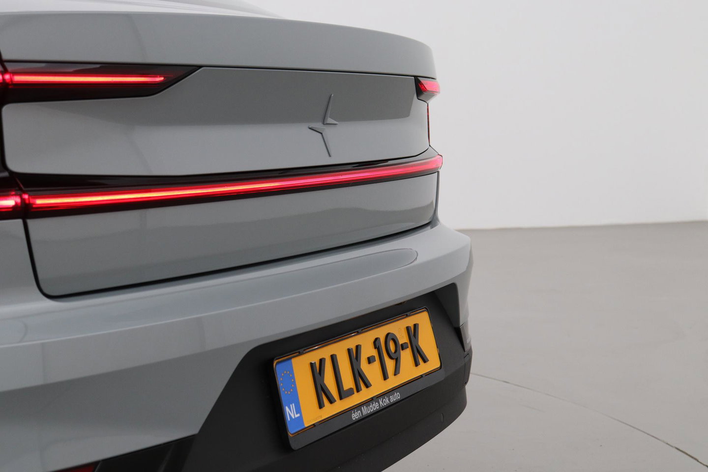 Polestar 2 Long Range Single Motor Plus | 82 kWh | Harman/Kardon | Panoramadak | ACC | Camera | Keyless | Stoelverwarming | 19 Inch