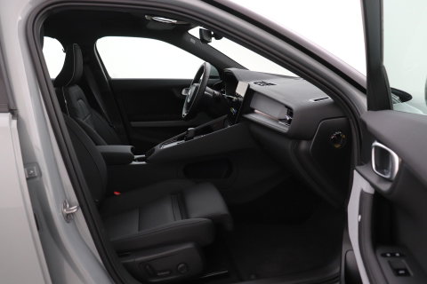 Polestar 2 Long Range Single Motor Plus | 82 kWh | Harman/Kardon | Panoramadak | ACC | Camera | Keyless | Stoelverwarming | 19 Inch