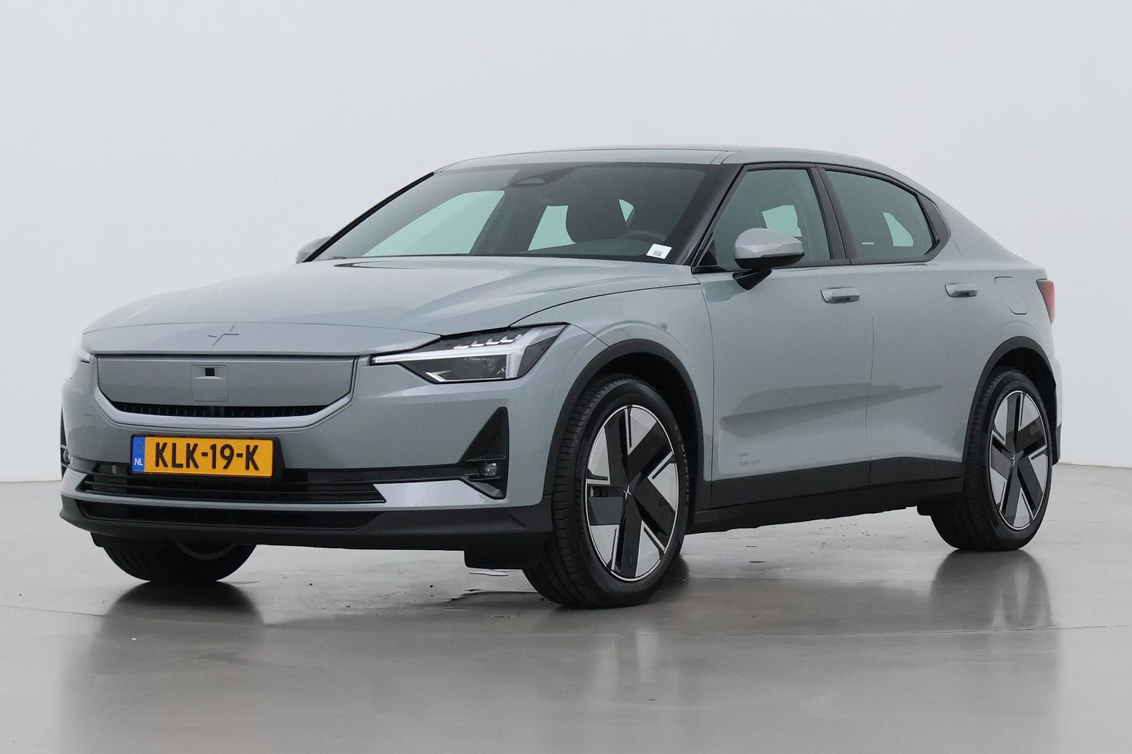 Polestar 2 Long Range Single Motor Plus | 82 kWh | Harman/Kardon | Panoramadak | ACC | Camera | Keyless | Stoelverwarming | 19 Inch