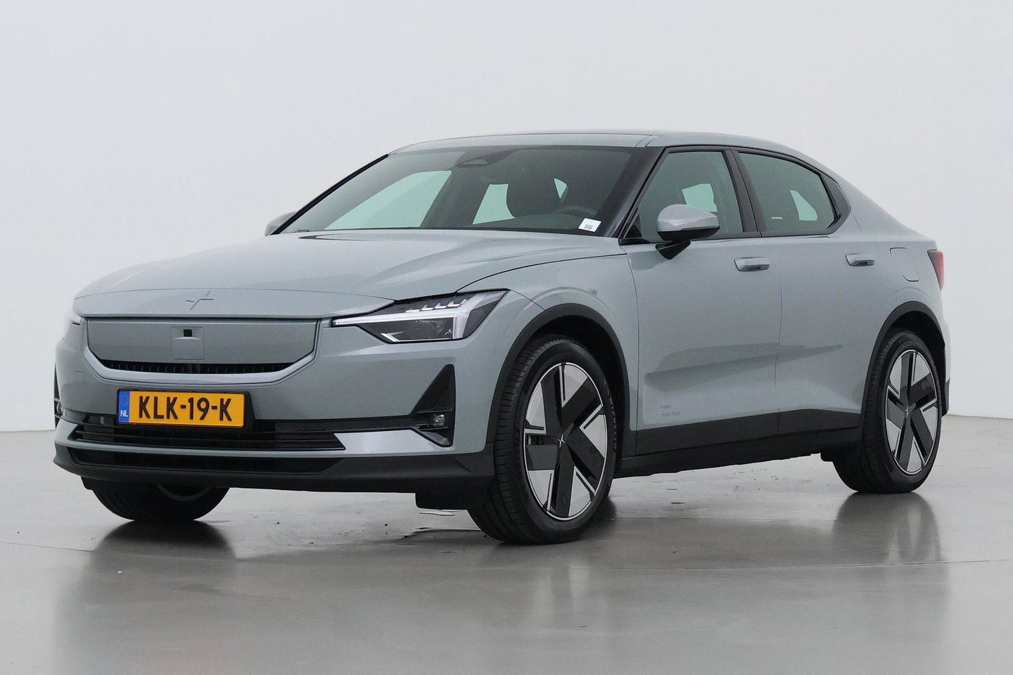 Polestar 2 Long Range Single Motor Plus | 82 kWh | Harman/Kardon | Panoramadak | ACC | Camera | Keyless | Stoelverwarming | 19 Inch