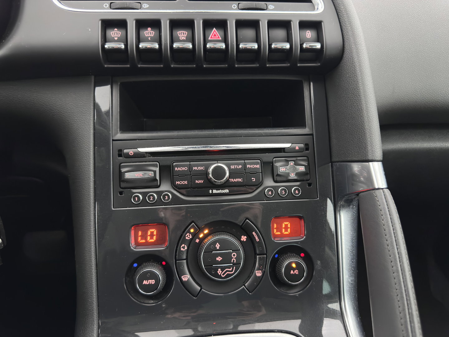 Peugeot 3008 2.0 HDiF HYbrid4 Aut *NAVI-FULLMAP | LEATHER | SHIFTPADDLES | HEATED-COMFORTSEATS | PRIVACY-GLASS | ECC | PDC | CRUISE | 16''ALU*
