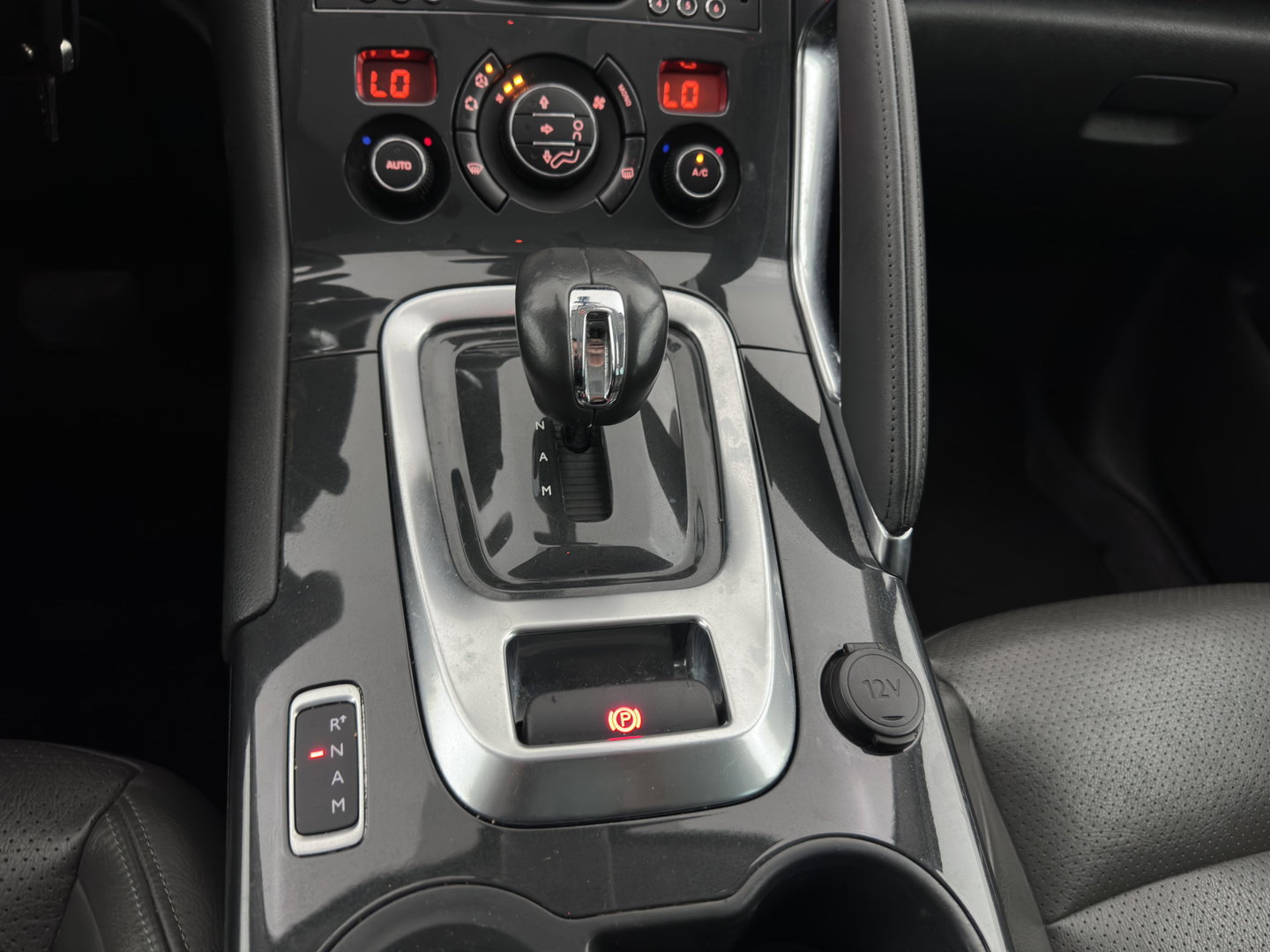 Peugeot 3008 2.0 HDiF HYbrid4 Aut *NAVI-FULLMAP | LEATHER | SHIFTPADDLES | HEATED-COMFORTSEATS | PRIVACY-GLASS | ECC | PDC | CRUISE | 16''ALU*