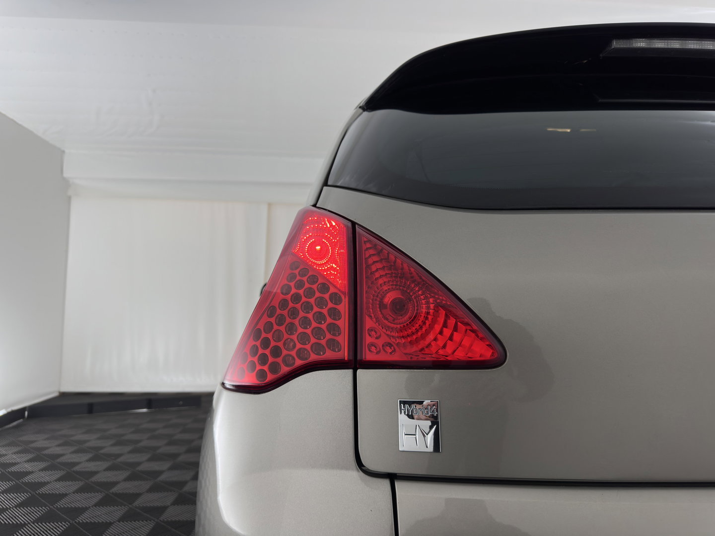 Peugeot 3008 2.0 HDiF HYbrid4 Aut *NAVI-FULLMAP | LEATHER | SHIFTPADDLES | HEATED-COMFORTSEATS | PRIVACY-GLASS | ECC | PDC | CRUISE | 16''ALU*