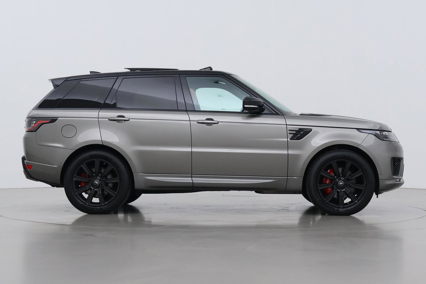 Land Rover Range Rover Sport P400e HSE | Luchtvering | Black Pack | Meridian | 360° Camera | Panoramadak | Ventilatiestoelen | Keyless | 21 Inch