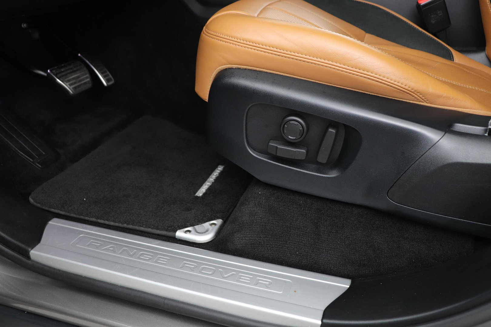 Land Rover Range Rover Sport P400e HSE | Luchtvering | Black Pack | Meridian | 360° Camera | Panoramadak | Ventilatiestoelen | Keyless | 21 Inch