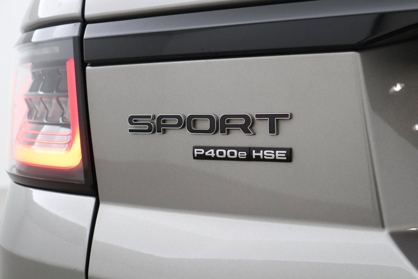 Land Rover Range Rover Sport P400e HSE | Luchtvering | Black Pack | Meridian | 360° Camera | Panoramadak | Ventilatiestoelen | Keyless | 21 Inch