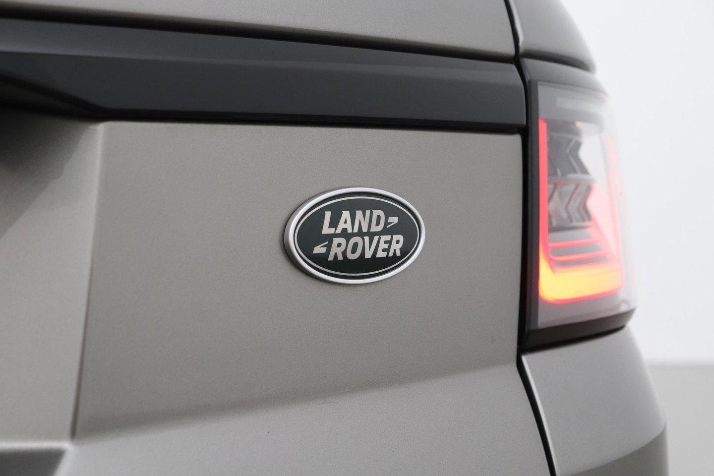 Land Rover Range Rover Sport P400e HSE | Luchtvering | Black Pack | Meridian | 360° Camera | Panoramadak | Ventilatiestoelen | Keyless | 21 Inch