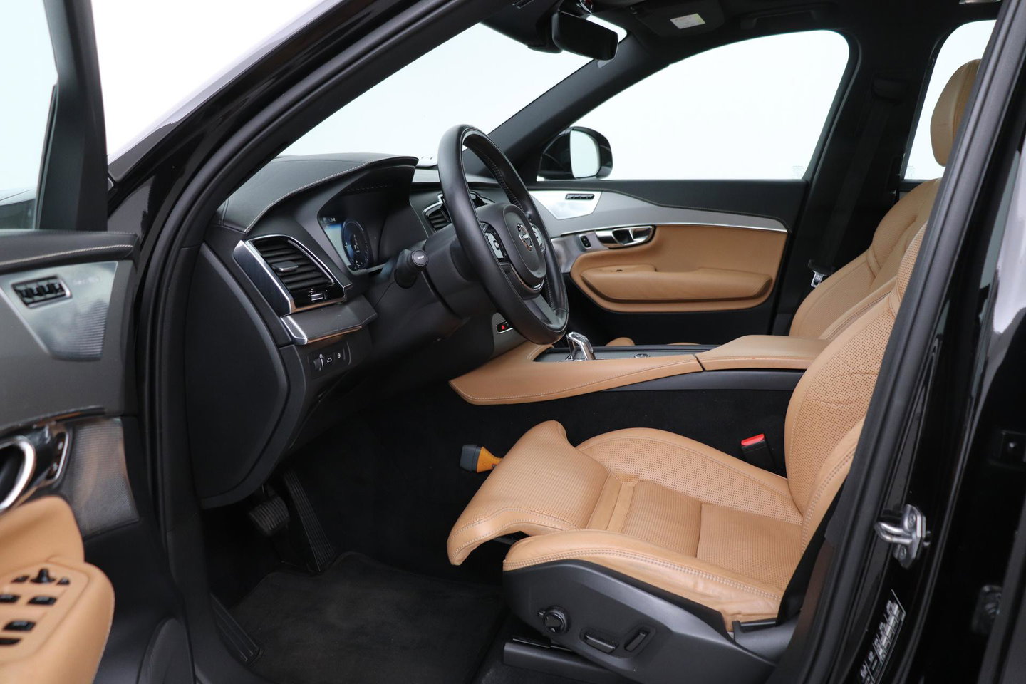 Volvo XC90 T8 Twin Engine Inscription | Luchtvering | Bowers&Wilkins | Panoramadak | 360° Camera | Trekhaak | Stoelventilatie | BLIS | 21 Inch