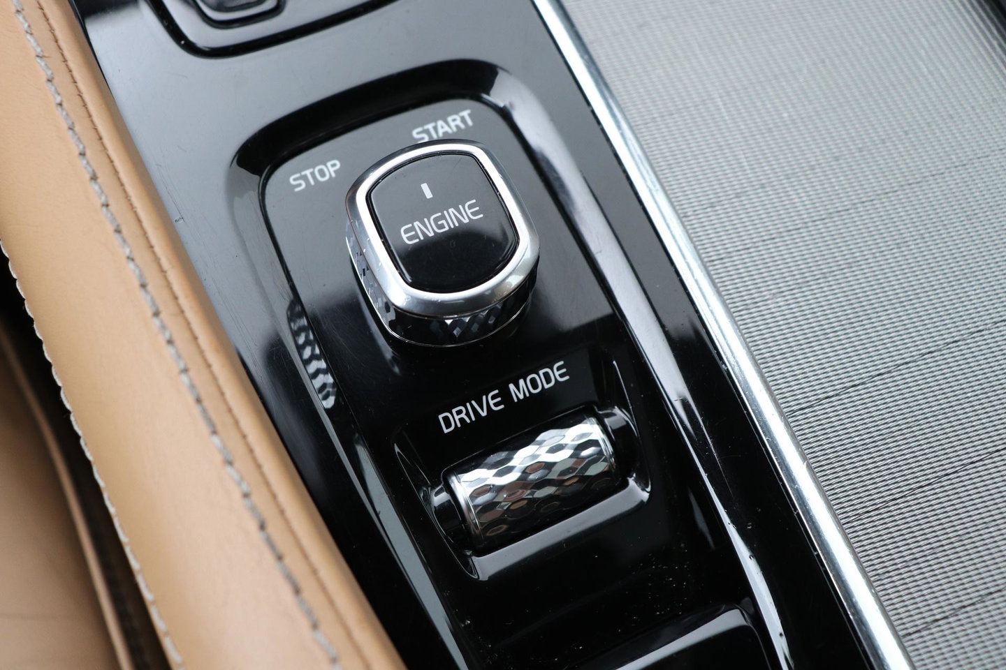 Volvo XC90 T8 Twin Engine Inscription | Luchtvering | Bowers&Wilkins | Panoramadak | 360° Camera | Trekhaak | Stoelventilatie | BLIS | 21 Inch