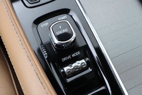Volvo XC90 T8 Twin Engine Inscription | Luchtvering | Bowers&Wilkins | Panoramadak | 360° Camera | Trekhaak | Stoelventilatie | BLIS | 21 Inch