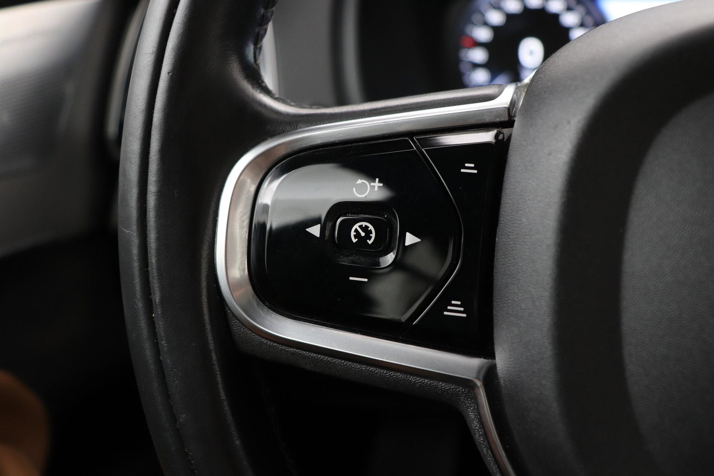 Volvo XC90 T8 Twin Engine Inscription | Luchtvering | Bowers&Wilkins | Panoramadak | 360° Camera | Trekhaak | Stoelventilatie | BLIS | 21 Inch