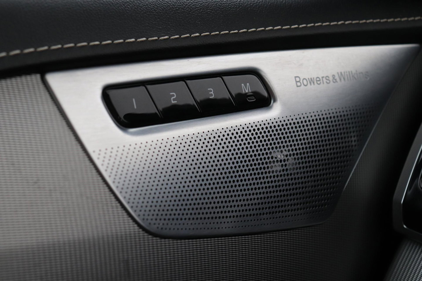 Volvo XC90 T8 Twin Engine Inscription | Luchtvering | Bowers&Wilkins | Panoramadak | 360° Camera | Trekhaak | Stoelventilatie | BLIS | 21 Inch