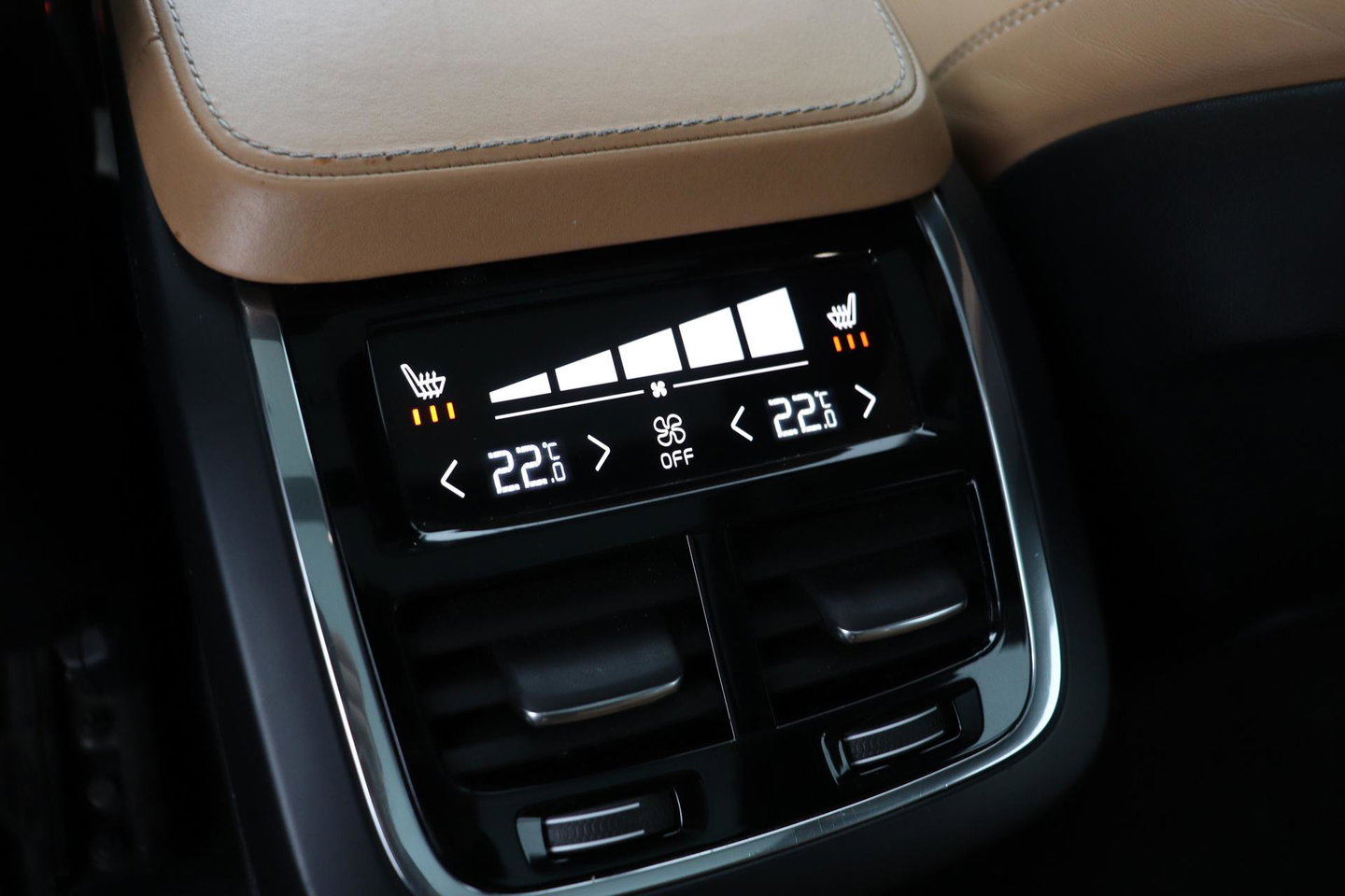 Volvo XC90 T8 Twin Engine Inscription | Luchtvering | Bowers&Wilkins | Panoramadak | 360° Camera | Trekhaak | Stoelventilatie | BLIS | 21 Inch