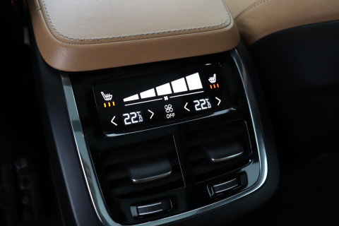 Volvo XC90 T8 Twin Engine Inscription | Luchtvering | Bowers&Wilkins | Panoramadak | 360° Camera | Trekhaak | Stoelventilatie | BLIS | 21 Inch