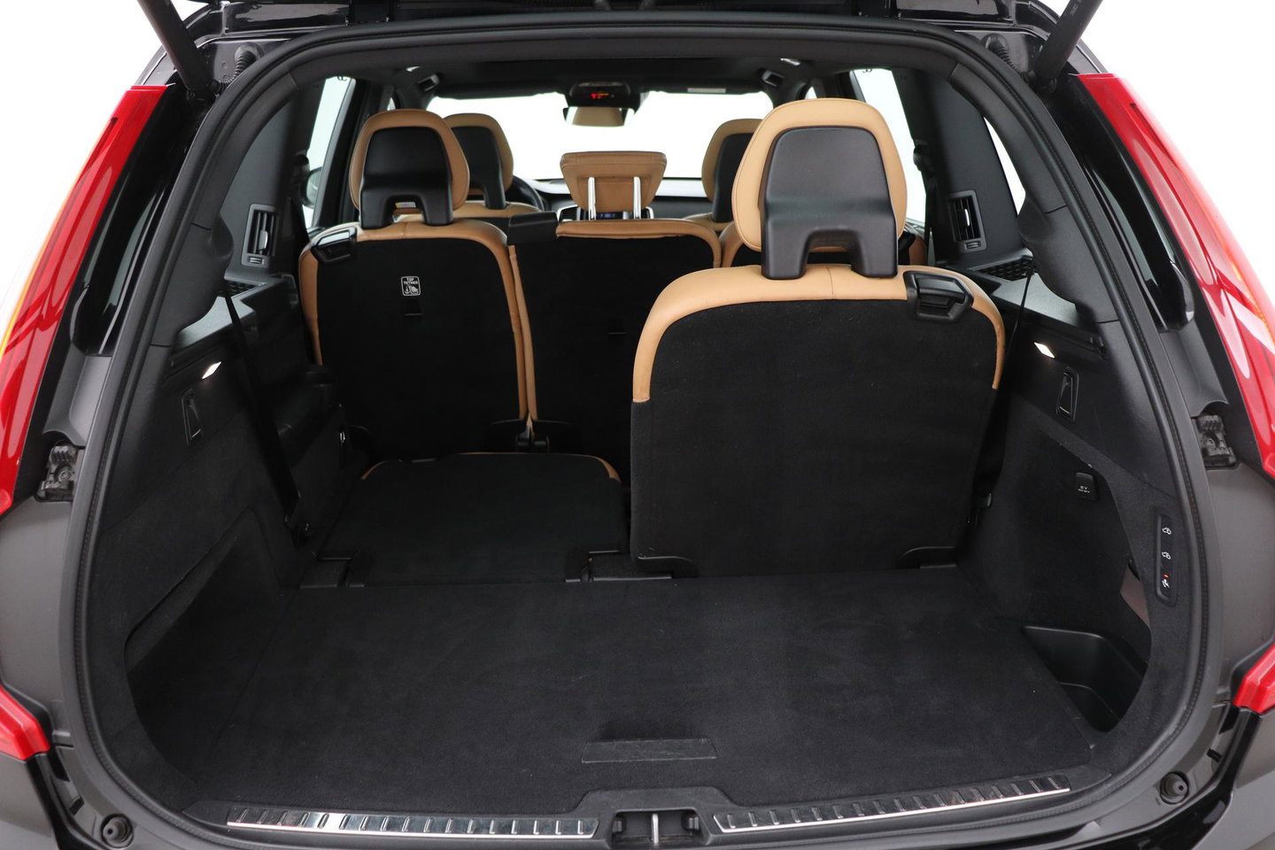Volvo XC90 T8 Twin Engine Inscription | Luchtvering | Bowers&Wilkins | Panoramadak | 360° Camera | Trekhaak | Stoelventilatie | BLIS | 21 Inch