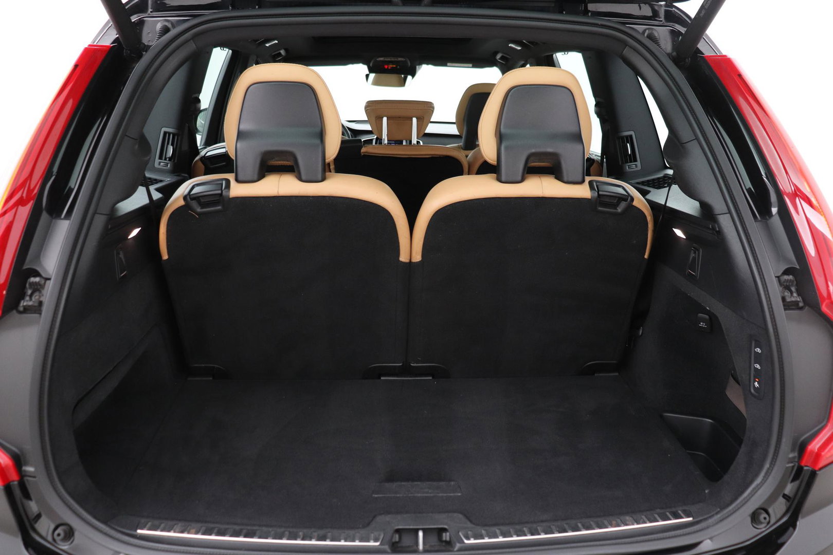Volvo XC90 T8 Twin Engine Inscription | Luchtvering | Bowers&Wilkins | Panoramadak | 360° Camera | Trekhaak | Stoelventilatie | BLIS | 21 Inch