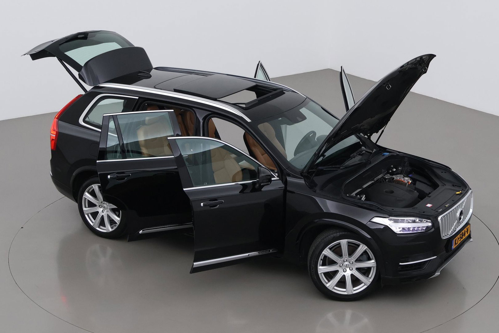 Volvo XC90 T8 Twin Engine Inscription | Luchtvering | Bowers&Wilkins | Panoramadak | 360° Camera | Trekhaak | Stoelventilatie | BLIS | 21 Inch