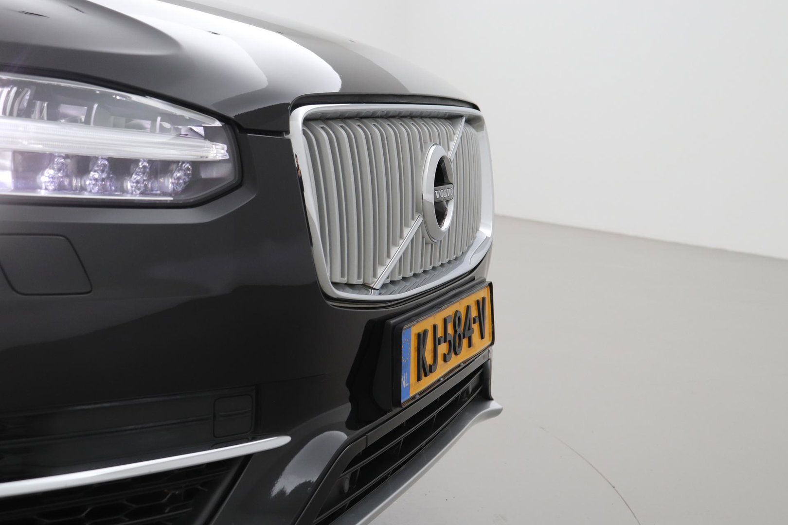 Volvo XC90 T8 Twin Engine Inscription | Luchtvering | Bowers&Wilkins | Panoramadak | 360° Camera | Trekhaak | Stoelventilatie | BLIS | 21 Inch