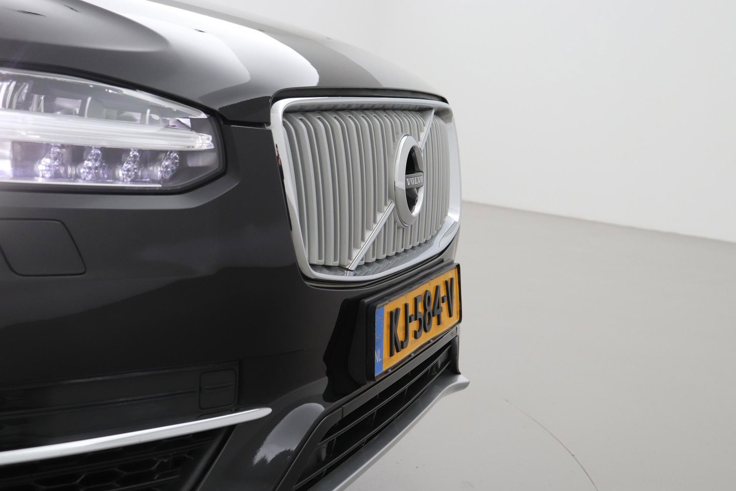 Volvo XC90 T8 Twin Engine Inscription | Luchtvering | Bowers&Wilkins | Panoramadak | 360° Camera | Trekhaak | Stoelventilatie | BLIS | 21 Inch