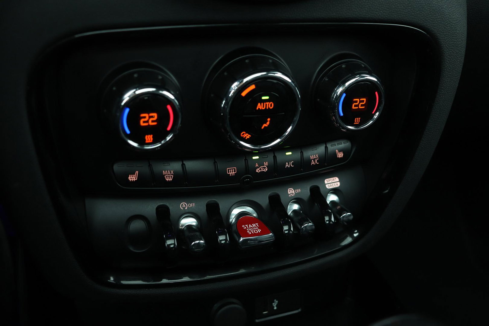 MINI Clubman 2.0 JCW ALL4 John Cooper Works | Panoramadak | Stoelverwarming | Keyless | Cruise Control | Navigatie | 19 Inch