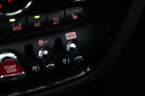 MINI Clubman 2.0 JCW ALL4 John Cooper Works | Panoramadak | Stoelverwarming | Keyless | Cruise Control | Navigatie | 19 Inch