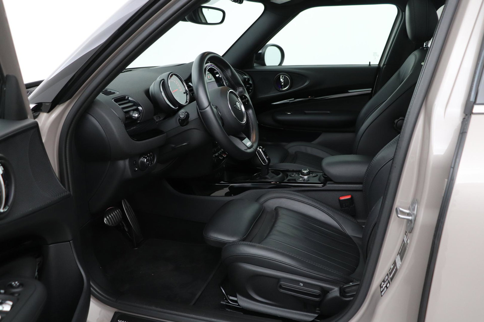MINI Clubman 2.0 JCW ALL4 John Cooper Works | Panoramadak | Stoelverwarming | Keyless | Cruise Control | Navigatie | 19 Inch