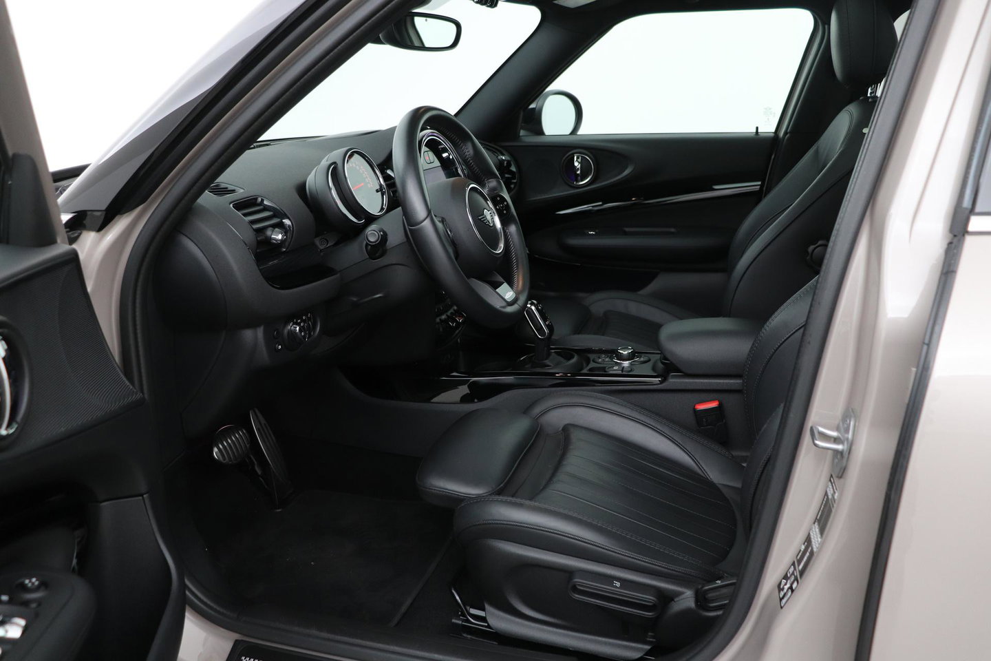 MINI Clubman 2.0 JCW ALL4 John Cooper Works | Panoramadak | Stoelverwarming | Keyless | Cruise Control | Navigatie | 19 Inch